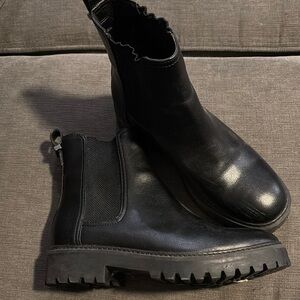 *LIKE NEW* Kenneth Cole Reaction Black Combat Boots with Rugged Sole